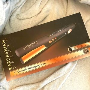Kardashian Beauty 1” Ceramic Hairstyling Iron. BRAND NEW!